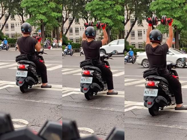 1名網友日前在路上直擊1名機車騎車在停等紅燈時，竟直接拿起啞鈴做起運動，不但將啞鈴放在胸前做手臂彎舉，還高舉到頭底引來周圍民眾注目。（翻攝自臉書「路上觀察學院」）