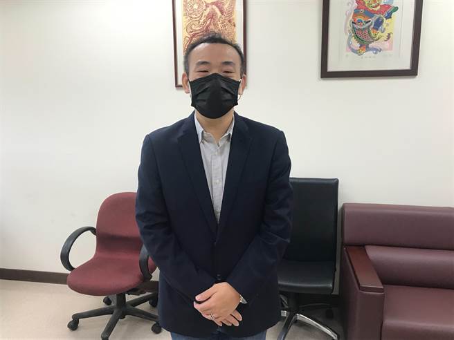 行政院南服中心副執行長許乃文今（19）日指出，陳政聞是口頭請辭，仍有公文行政流程要跑完，才能正式生效，目前由另位副執行長陳文亮暫時代理執行長一職。（柯宗緯攝）