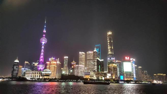 上海市、北京市、广州市、天津市、重庆市，率先展开国际消费中心城市培育建设。(叶文义摄)