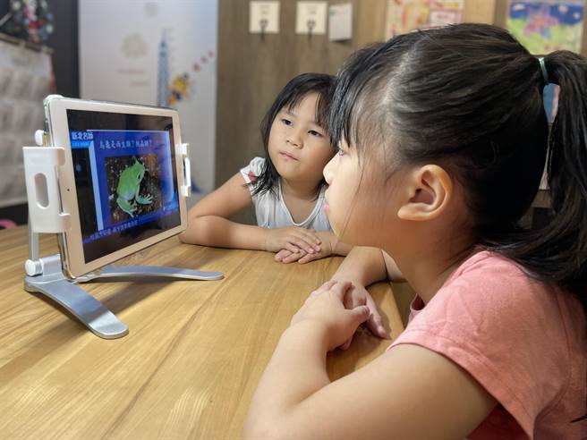 新北暑假期间推出免费线上教学课程。(新北市教育局提供)