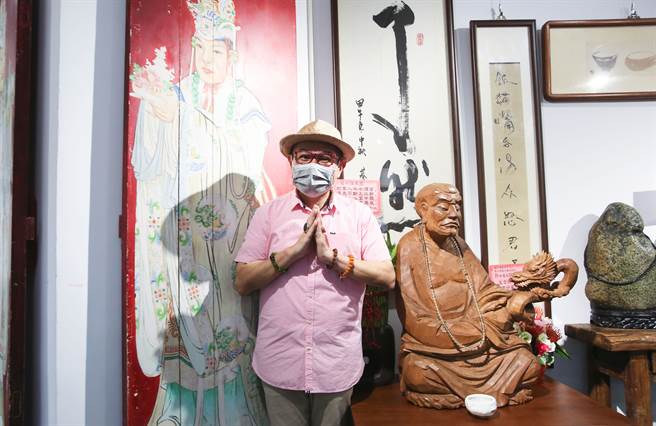 許效舜19日出席記者會。（陳俊吉攝）