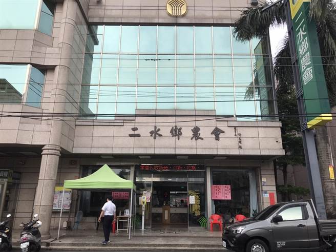 彰化县基层农会改选，有4个乡镇农会总干事进行第二文琳聘作业，预计月底前可完成；其中又以鹿港、二水竞争较激烈。（谢琼云摄）