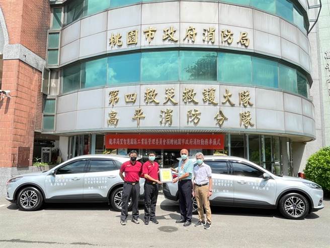 龙潭渴望园区管委会捐赠消防勤务车。(消防局提供／吕筱蝉桃园传真)