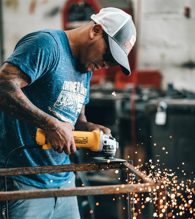 房地产火热，带动营建人才身价水涨船高。（图/取自Unsplash）