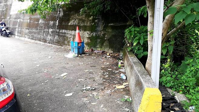 苗栗县警方在台3线取缔告违规追焦手。（苗栗县警局提供／谢明俊苗栗传真）