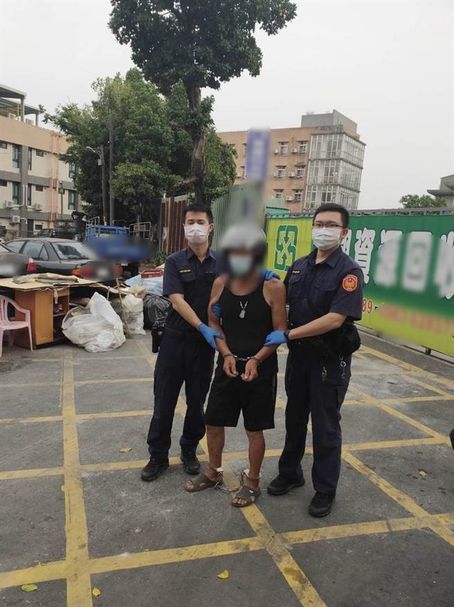 南投警方拘提涉嫌縱火的陳姓男子。（南投警分局提供／廖志晃南投傳真）