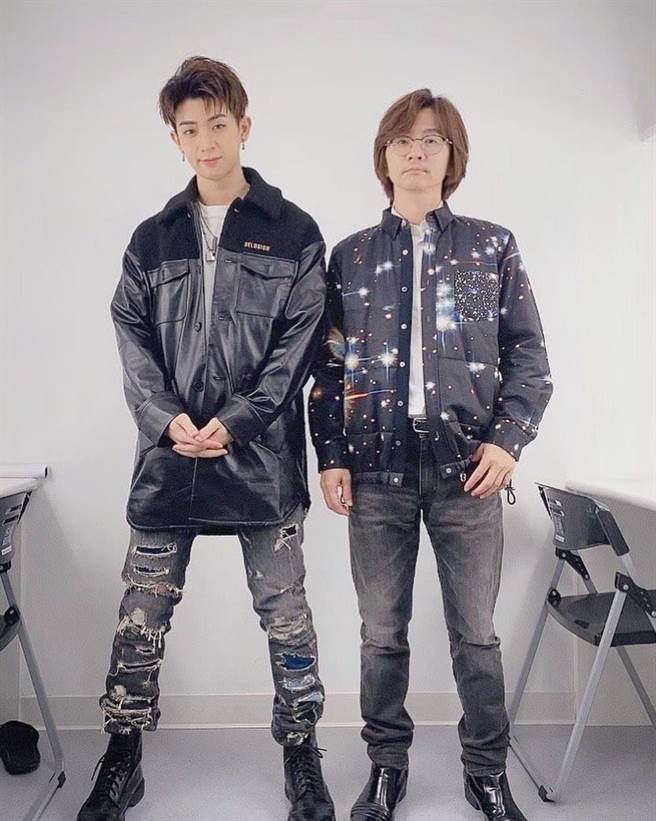 林隆璇（右）日前生日喜收儿子送的礼物。（青田音乐提供）