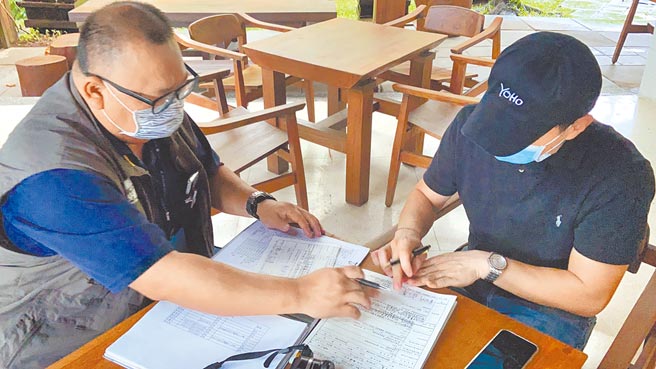 屏東縣「牡丹灣Villa」傳出在微解封首日違規群聚用餐，屏東縣政府依法開出舉發單。（屏縣府提供／林和生屏東傳真）