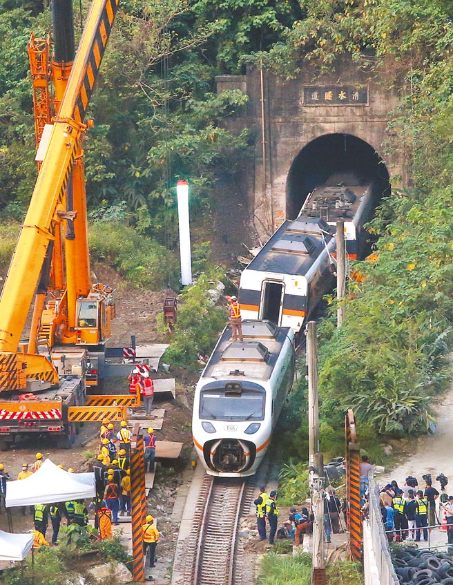 4月2日清明連假首日，台鐵發生「太魯閣號」出軌重大事故。（本報資料照片）