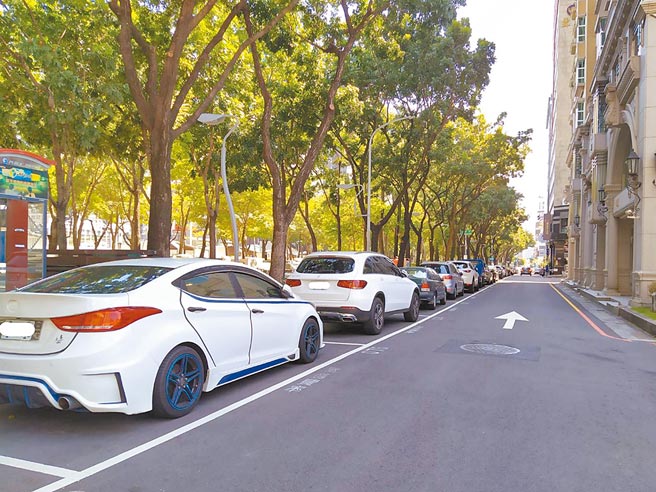 台中市交通局6月推出線上繳交停車費享折扣優惠，至今使用線上繳停車費的比例成長3成，效果良好。（交通局提供／林欣儀台中傳真）