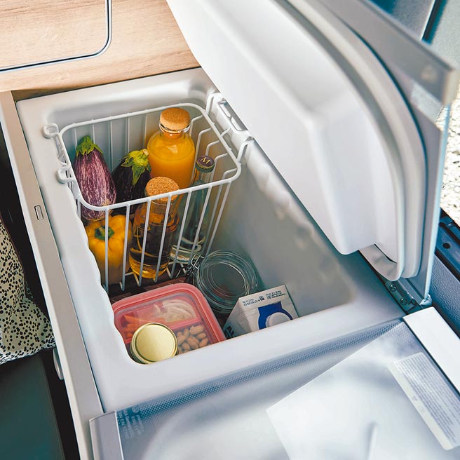 冰箱容量不小。（福斯商旅提供）