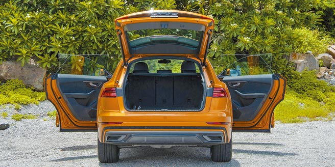 四门採无框车窗，行李厢容量605L，最大可至1755L。（陈大任摄）