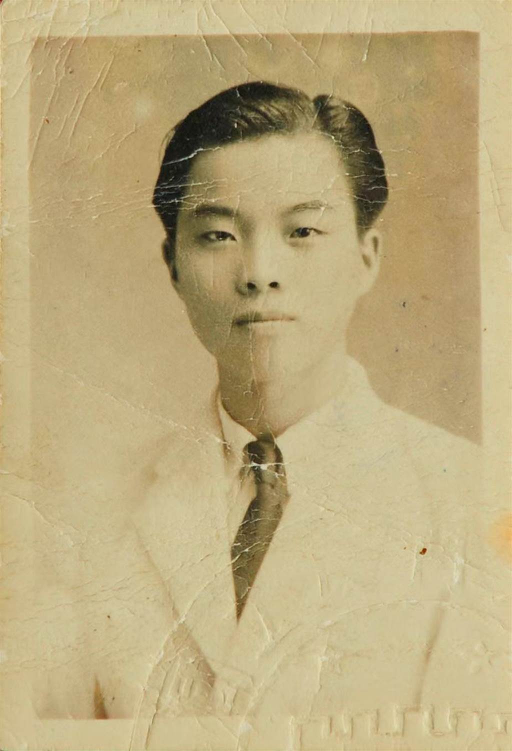1946年被保送到廈門大學就讀的鄭堅。（徐波供圖）