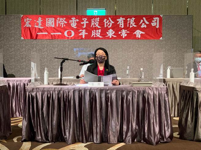 宏达电因今日召开股东常会，由董事长王雪红亲自主持。（宏达电提供）