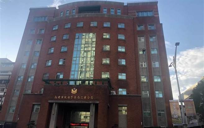 一名通缉犯北上访友遭三重分局围捕，开枪射警后逃顶楼举枪自戕。(中时资料库)