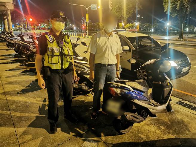 经员警协助，徐男不到10分钟就找到机车。（台中市第三分局提供／冯惠宜台中传真）