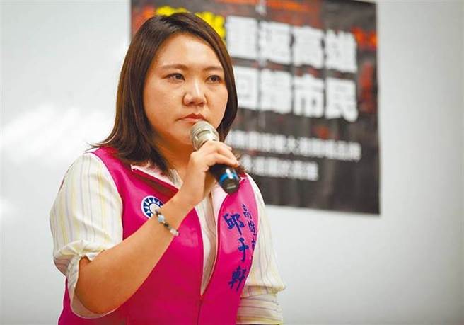 行政院促进转型正义委员会前副研究员吴佩蓉去年9月踢爆国民党高雄市议员邱于轩丈夫张简正伟违法承揽高雄市中小学营养午餐食材，高雄地检署认为吴爆料事关公益，侦结后不起诉。（本报资料照片／袁庭尧高雄传真）