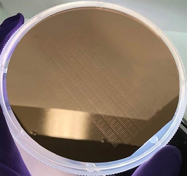 工研院研发的「高深宽比玻璃基板电镀填孔及检测技术」，将可协助半导体产业封装升级。（工研院提供／罗浚滨新竹传真）