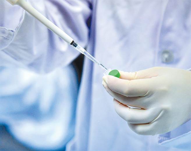 許多學者認為將新冠肺炎的「新常態」形容為：人類、流感、新冠肺炎長期共處。新冠肺炎將成為「溫和的季節化流行病」，人類需要耗費時間發展適應之道。（示意圖，中央社）