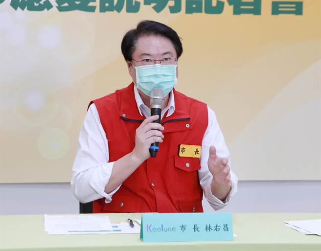 基隆市長林右昌表示，確診者皆與大台北生活圈朋友傳播鏈有關，大多搭乘台鐵區間車往返。（基隆市政府提供／陳彩玲基隆傳真）