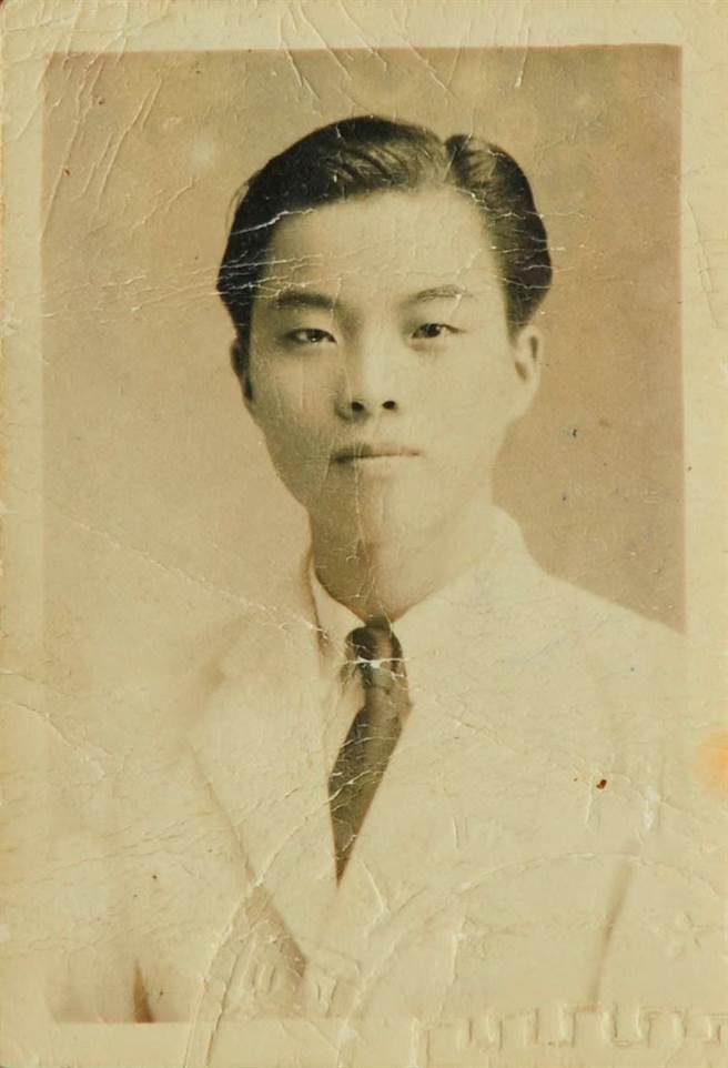 1946年被保送到厦门大学就读的郑坚。（徐波供图）