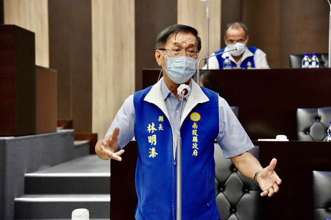 南投縣長林明溱，痛罵立委管碧玲是民進黨養的狗。（廖志晃攝）