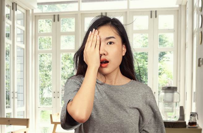 农历7月初一是「鬼门开」的日子，小孟老师点名，生肖属羊、猪、狗、鼠的人在鬼月前后必须特别注意安全。（图／Shutterstock）