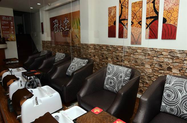 合法按摩业解禁遥遥无期，台东务本堂养身会馆已拟订防疫计画，盼望有条件开业。（庄哲权摄）