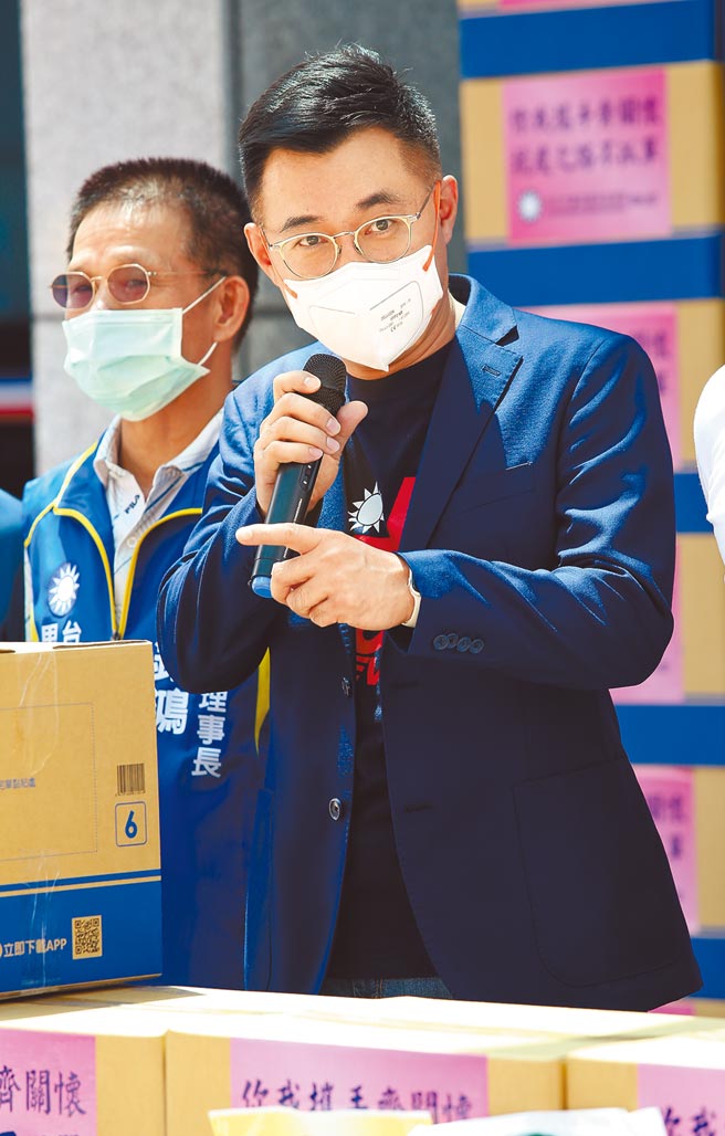 国民党主席江启臣19日再向中央喊话，同意给地方县市自主採购疫苗。（陈俊吉摄）