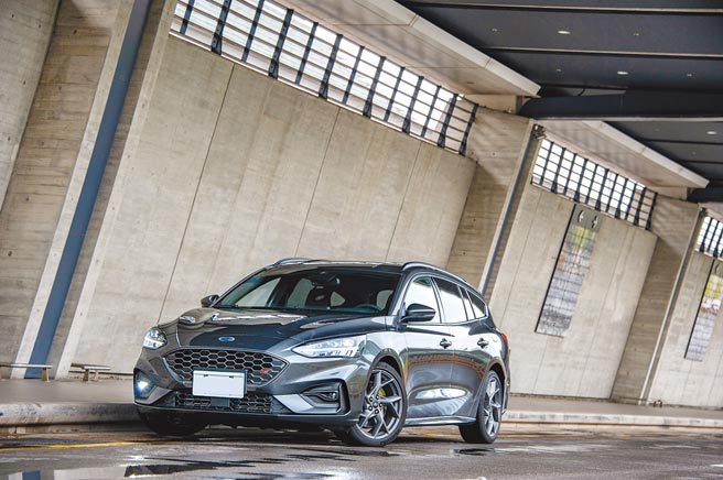 Ford Focus ST Wagon SLS Edition较ST Wagon减重达50kg，更有利于操控表现，售价129.8万元。（陈大任摄）