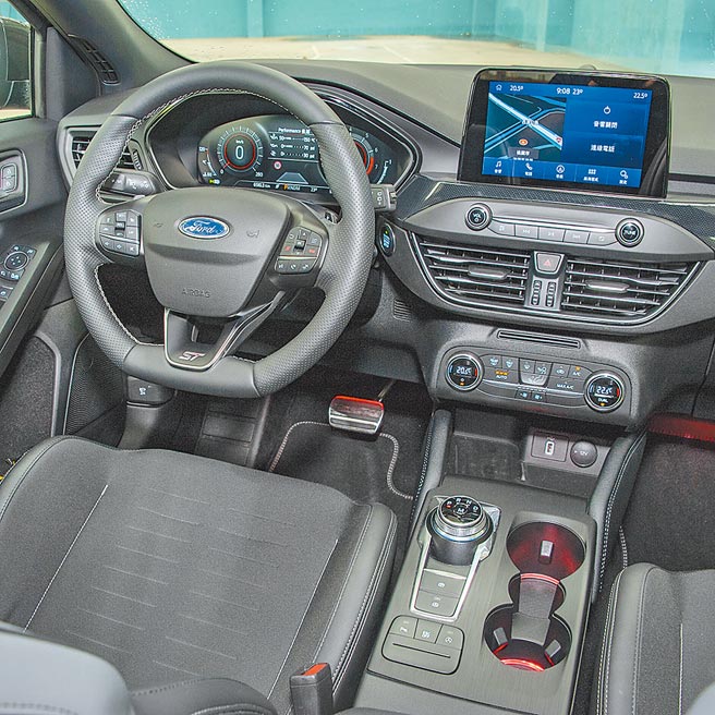 仪表控台各项功能配置相当便利。（陈大任摄）