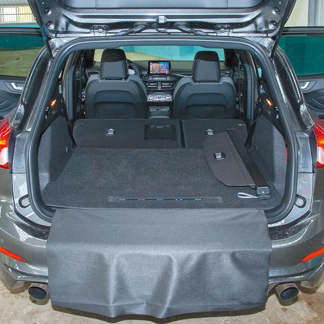 行李厢防污垫可保护保杆烤漆。（陈大任摄）