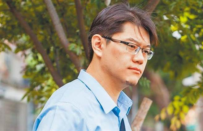 邓长安牵机车时，不小心擦撞后方一台双载机车，双方爆肢体衝突。（图／中时资料库）