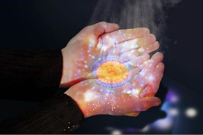 ▲防疫艺术作品「NAKED蹲 - FIREWORKS -」。 图：NAKED, INC.／来源