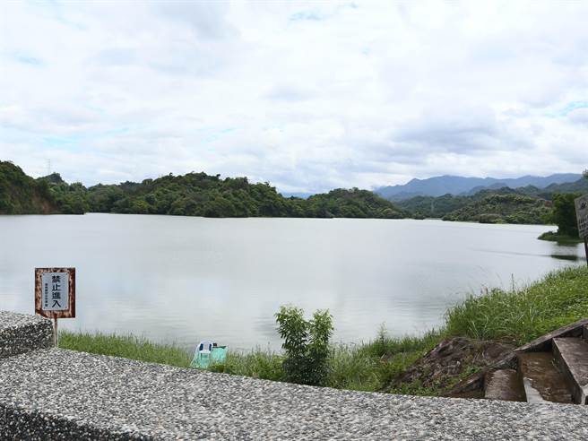 午后对流云系发展旺盛，为白河水库集水区带来丰沛进帐，截至上午8时，水库水位标高已达108.61公尺，距离109公尺满水位仅差39公分。（张毓翎摄）