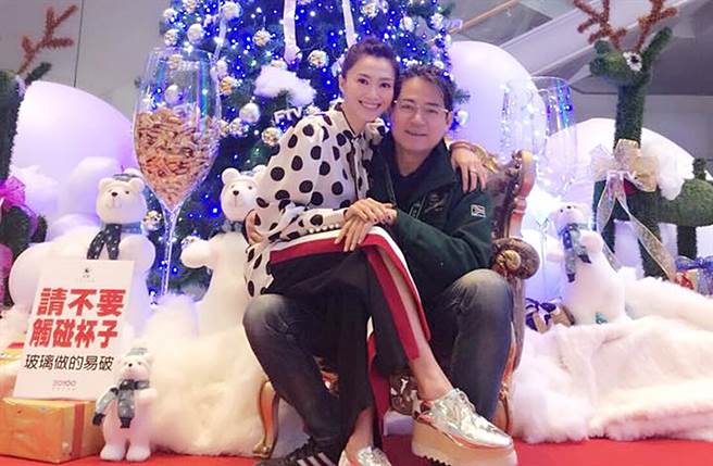 侯怡君2017年首度放出与萧大陆闪照。（图／翻摄自侯怡君的家脸书）