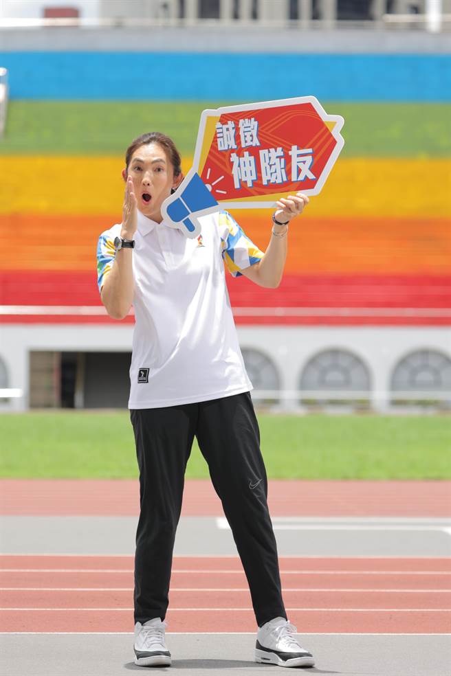 篮坛名将钱薇娟号召民眾加入志工行列。(新北市体育处提供)