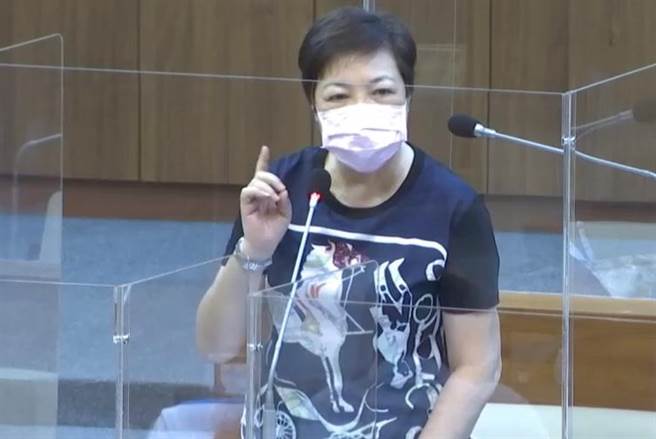 国民党基隆议会党团书记长张芳丽要求普发现金纾困、救急。（国民党基隆议会党团提供／陈彩玲基隆传真）