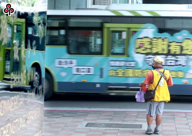 为协助劳工度过难关，劳动部今年再度提供10万元劳工纾困贷款。（报系资料照）