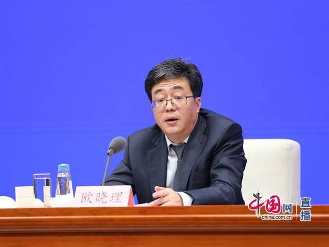 大陆国家发展改革委社会发展司司长欧晓理说明三孩政策一揽子配套措施。（大陆国新网）