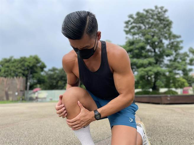 鹅掌肌腱炎常见于路跑选手以及自行车车友，久坐或久蹲突然站起时，会瞬间发生疼痛，甚至有时会有软脚之感。（南投医院提供示意图／黄国峰南投传真）