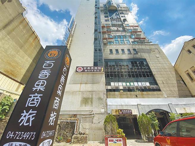 彰化市喬友大廈上個月底晚間發生火警，造成4人死亡，其中一名陳姓消防員不幸於大火搶救中殉職。（本報資料照）