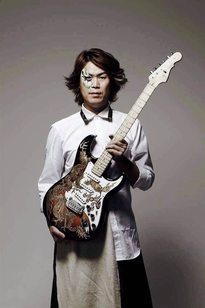 董事长乐团主唱吴永吉（吉董）。（摘自脸书）