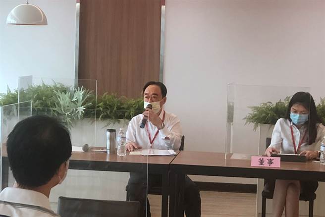 工业电脑厂振桦电21日召开股东常会，由董事长暨总经理陈茂强（中）主持。（记者林资杰摄）