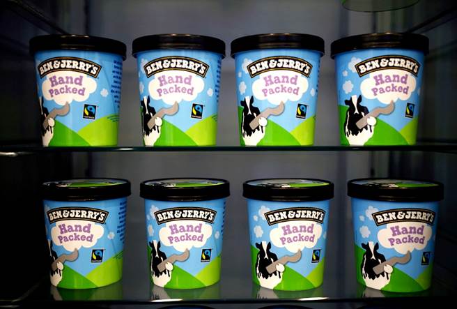 美国知名冰淇淋品牌Ben & Jerry's宣布因价值不符，未来将停止在以色列占领的巴勒斯坦领土贩售产品，对此，以色列总理班奈特20日严正警告此举将面临「严重后果」。（资料照／路透社）
