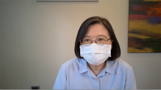 总统：疫苗取得超过890万剂，施打率能提前七月底达到25％。（民进党提供）