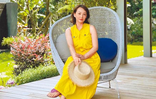 郁方21日和丈夫一起打疫苗。（圖／郁方提供）