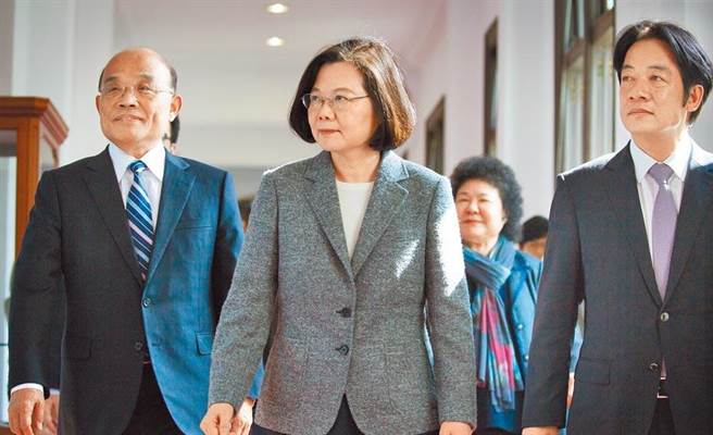 左起：行政院院长苏贞昌、总统蔡英文、副总统赖清德。（图／总统府提供）