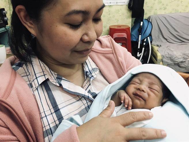 桃园市群眾服务协会发起「怀孕移工妈妈援助计划」，希望购买营养品外也希望聘请专责人员协助照护这些孕妇及儿少。（桃园市群眾服务协会提供／林良齐台北传真）