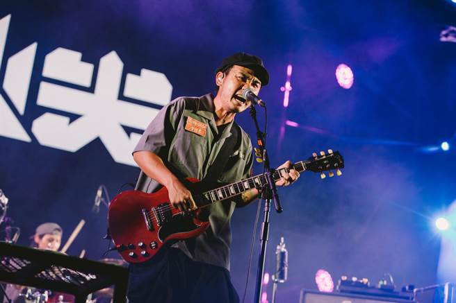 「高速青春─音樂力培育計畫」中「詞曲創作」工作坊講師-滅火器樂團楊大正。（高市青年局提供／照片來源：火氣音樂股份有限公司）